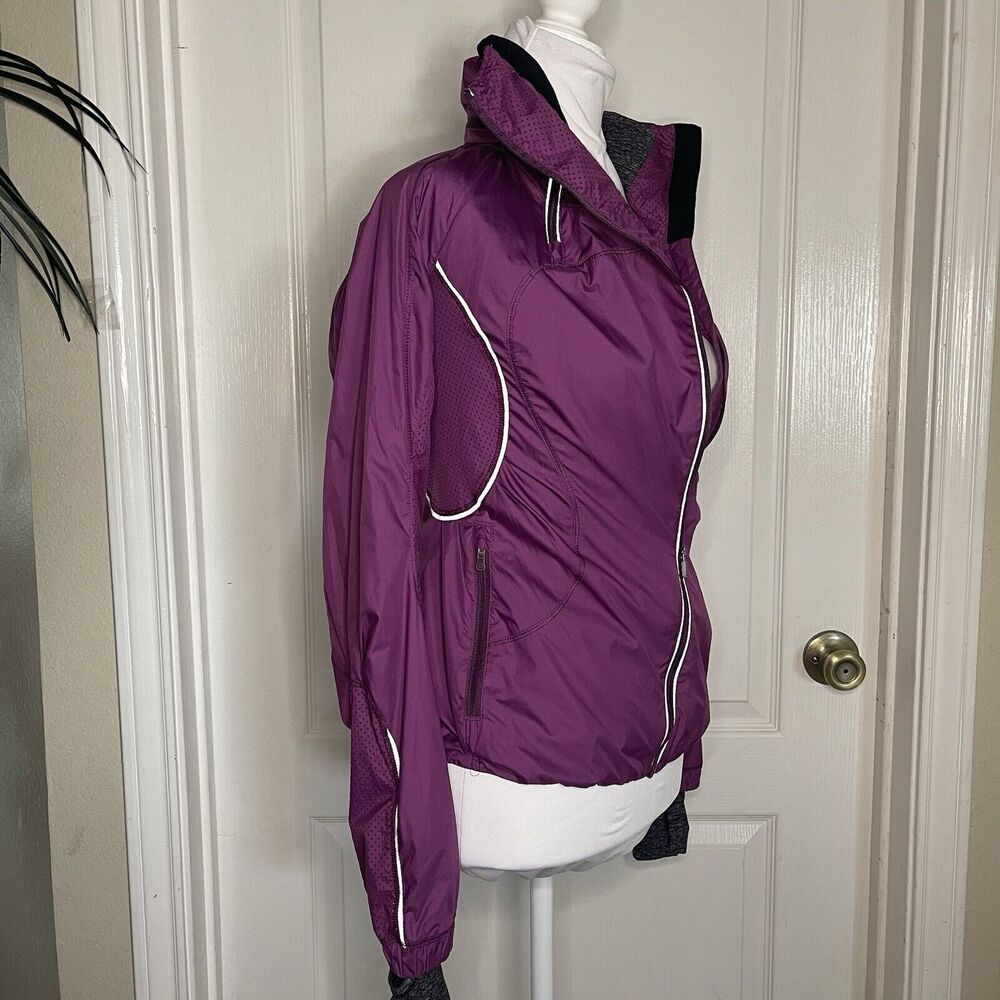 Lululemon Inspire Run Woman's Sz 2 Hooded Running Jacket Dewberry Hand Warmers - Picture 3 of 12